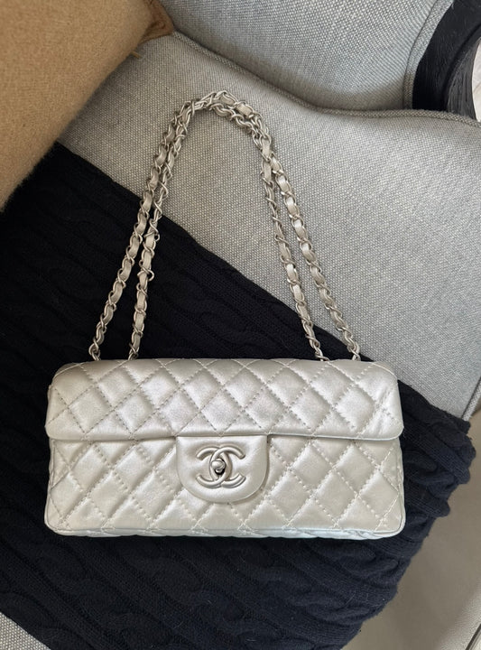 Chanel e/w silver bag