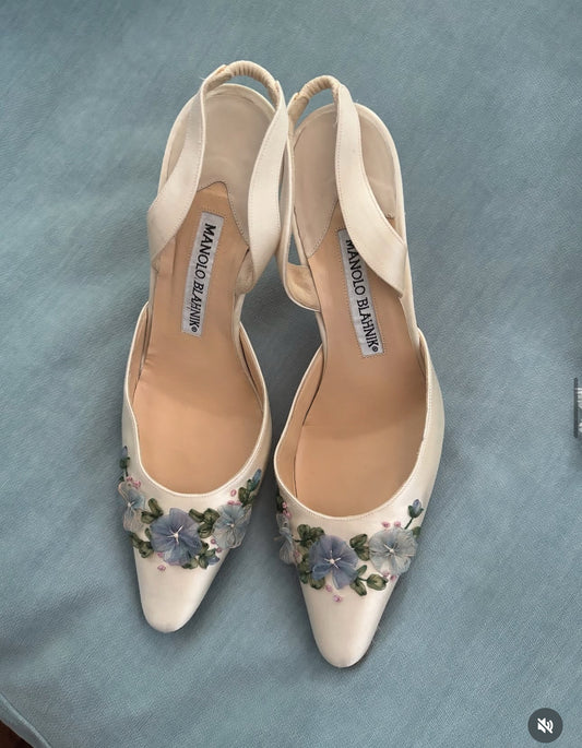 Manolo satin blue flower embellished heel 38.5