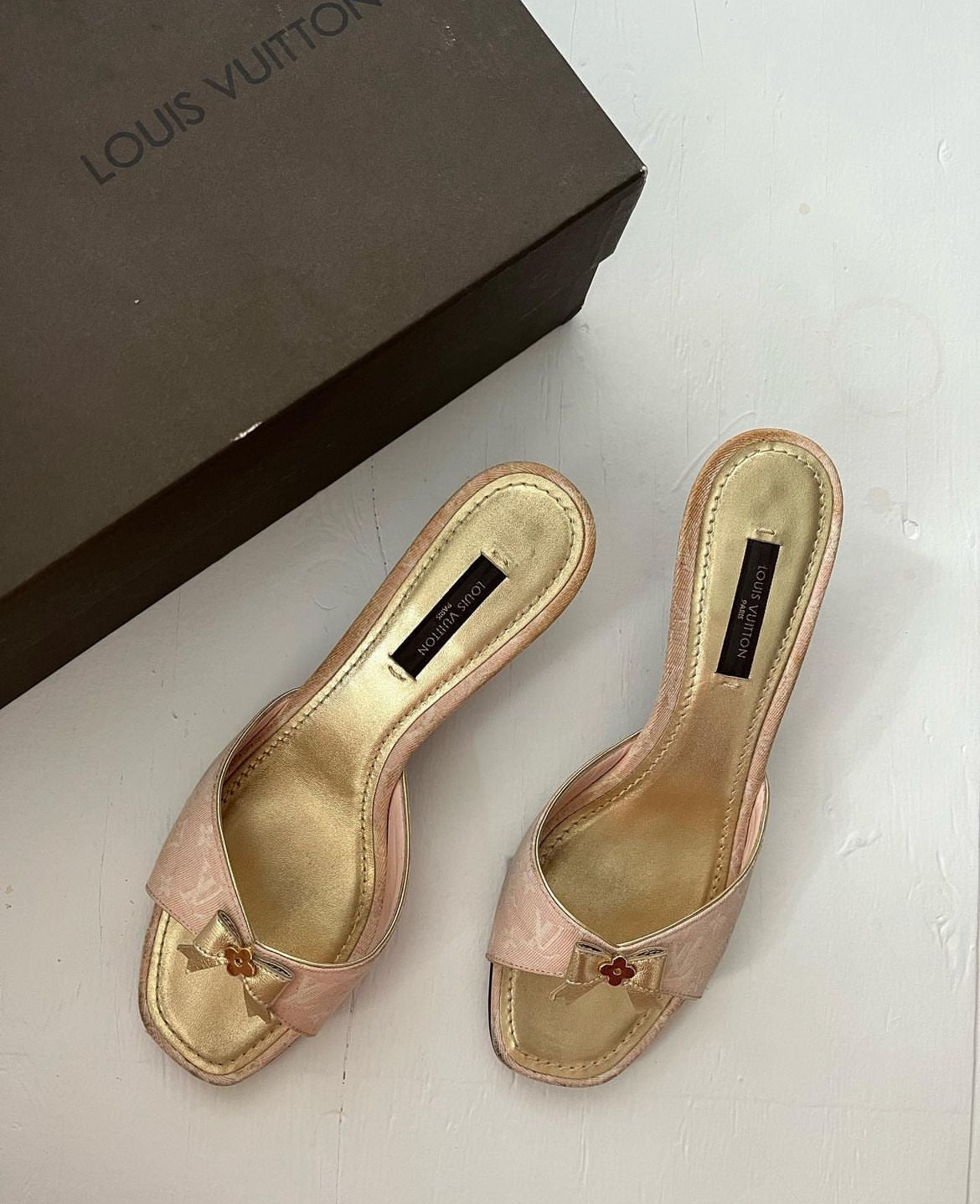 Louis Vuitton sandal 36